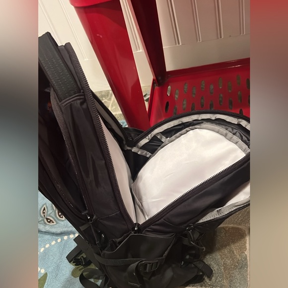 Recon north face backpack black - Picture 3 of 3